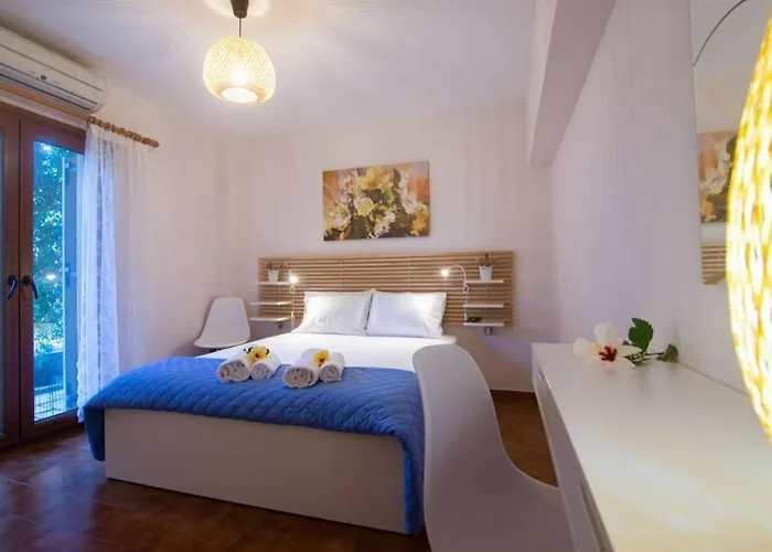 Natsios Thanasakis Apartment