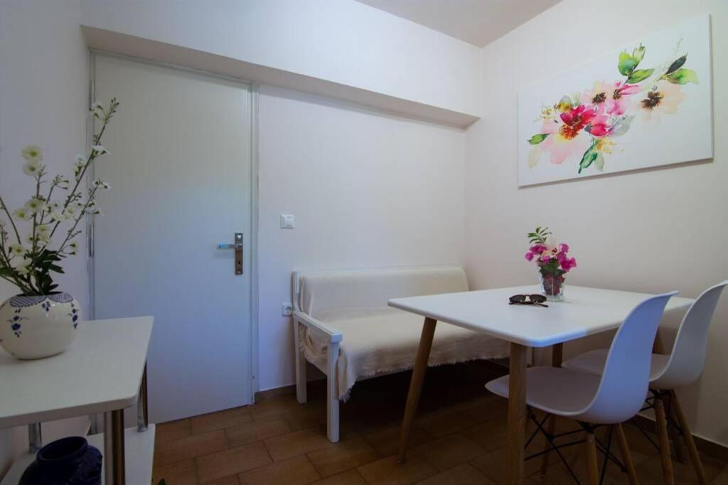 Natsios Thanasakis Apartment *